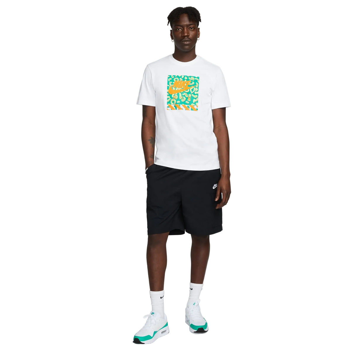NIKE - CLUB WOVEN CARGO SHORTS - BLACK / WHITE
