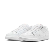 NIKE SB Dunk Low Pro white sneakers with padded low-cut collar and rubber outsole, showcasing vintage '80s basketball style.