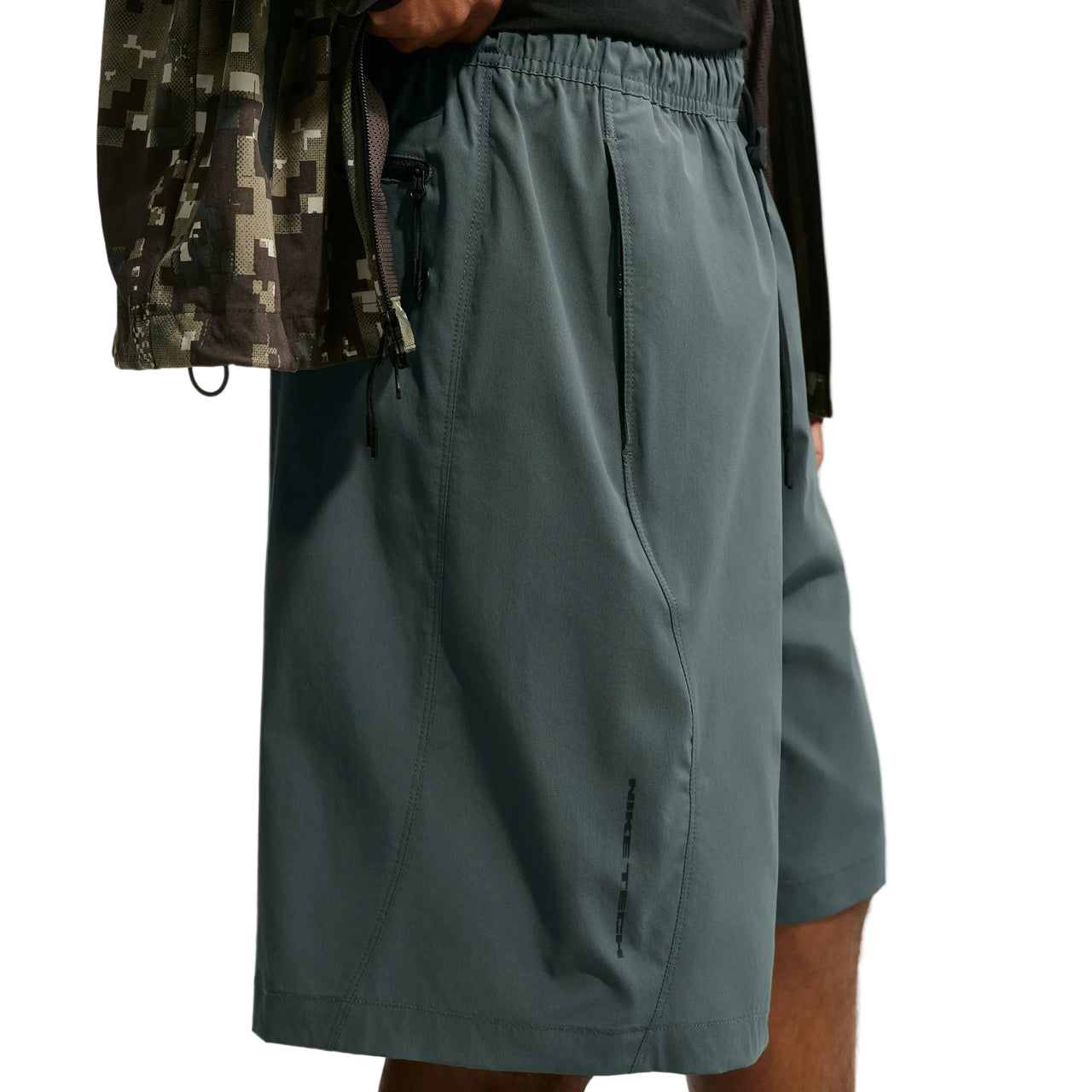 NIKE - TECH HELIOS MEN'S DRI-FIT SHORTS - CAMO GREEN
