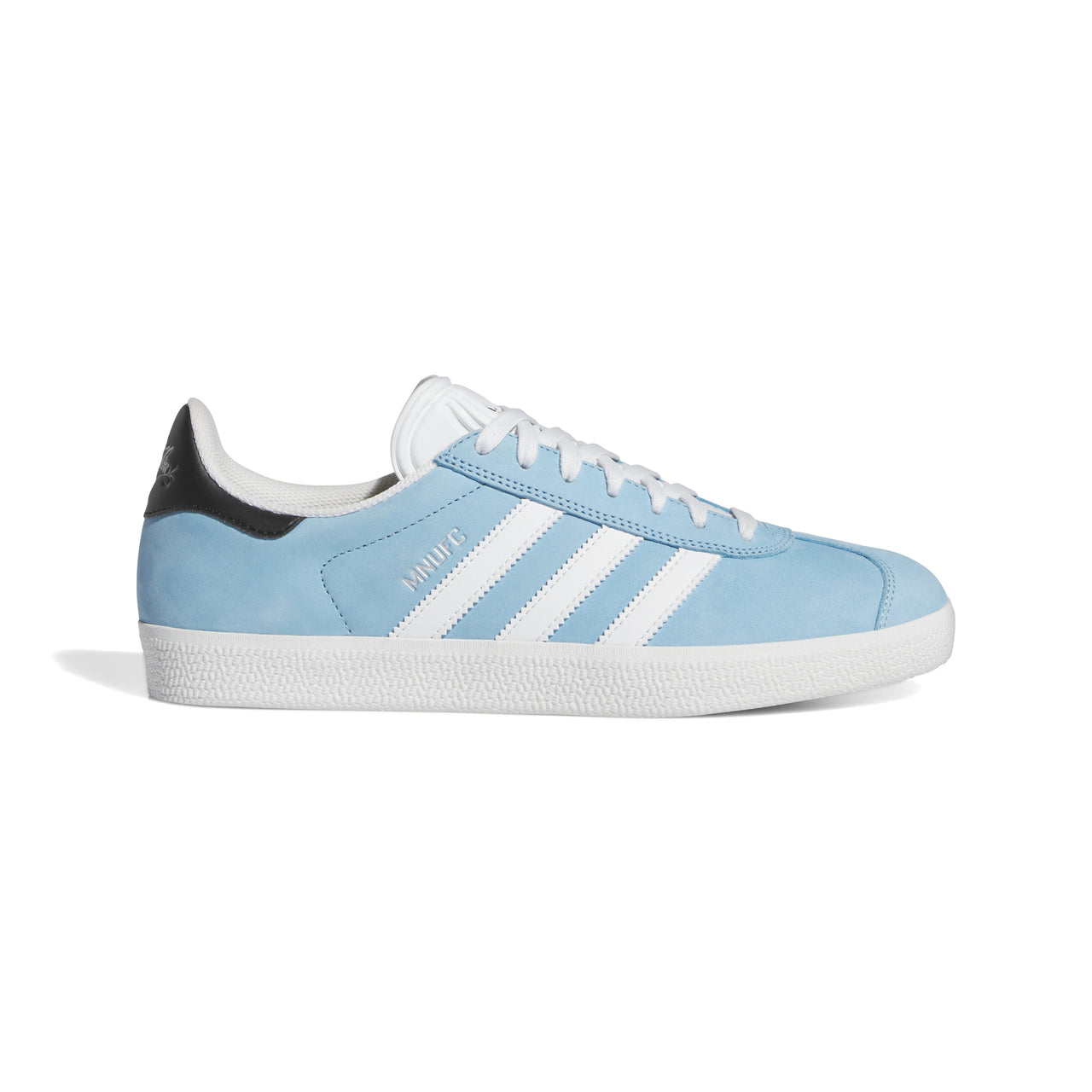 ADIDAS - MNUFC FAMILIA GAZELLE ADV - CRYSTAL WHITE / CORE BLACK / BETTER SCARLET