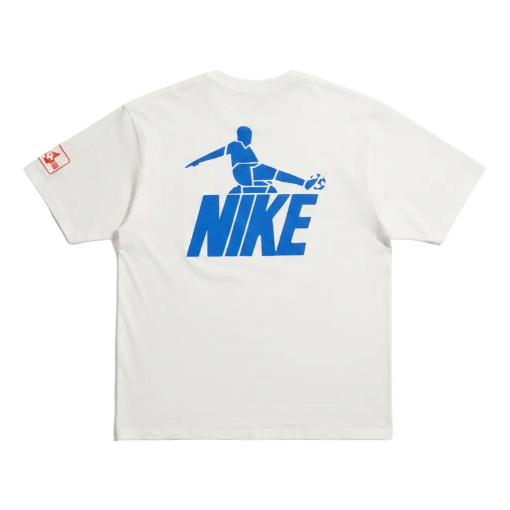 NIKE - SPORTSWEAR CELEBRATE FOOTBALL T-SHIRT - SAIL